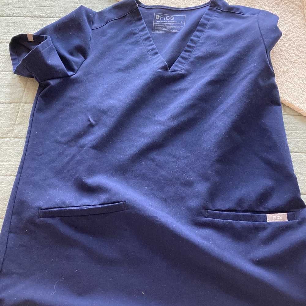 Fig scrub top